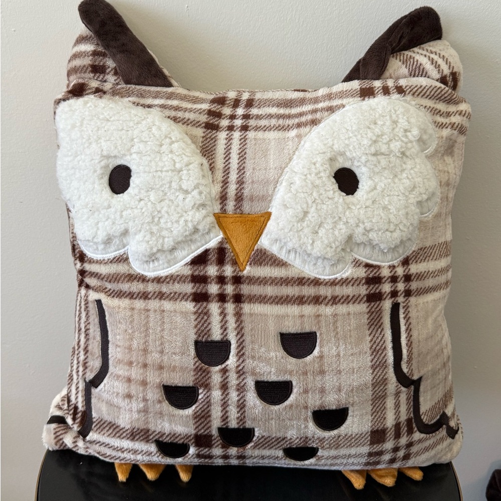 Kohl's Brown and Cream Owl Accent Pillow. 18” X 18”.